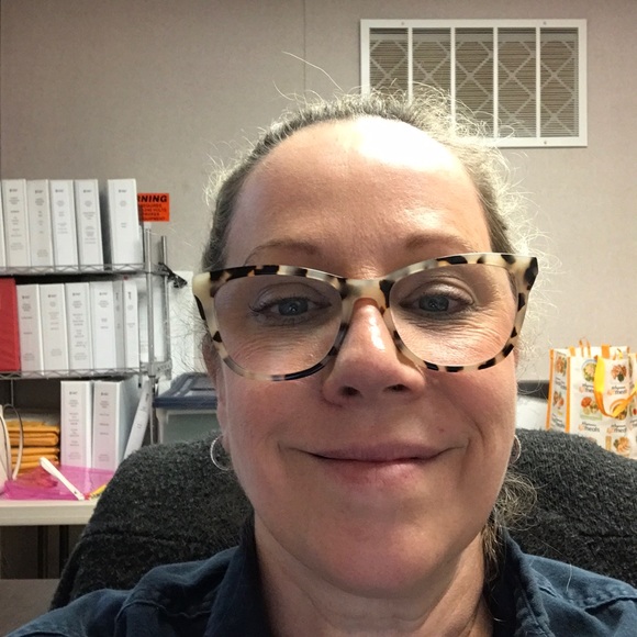 Meet your Posher, Camille - Picture 1 of 1